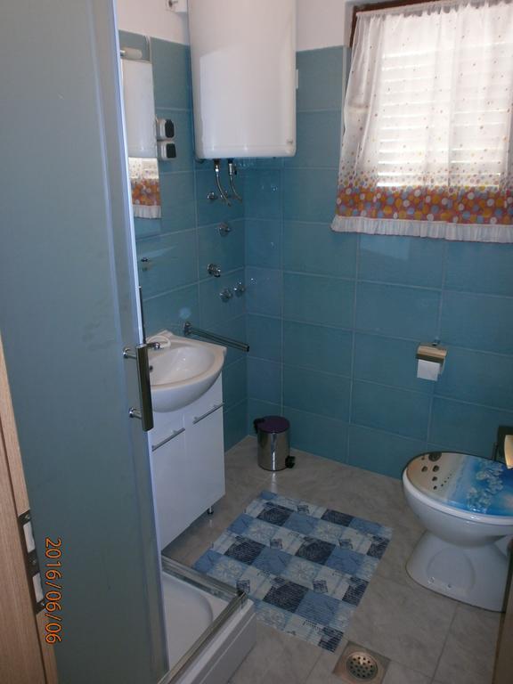 Apartman Fox ピロヴァッツ エクステリア 写真