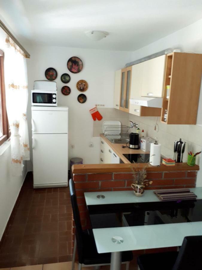 Apartman Fox ピロヴァッツ エクステリア 写真