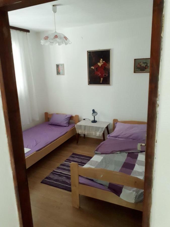 Apartman Fox ピロヴァッツ エクステリア 写真